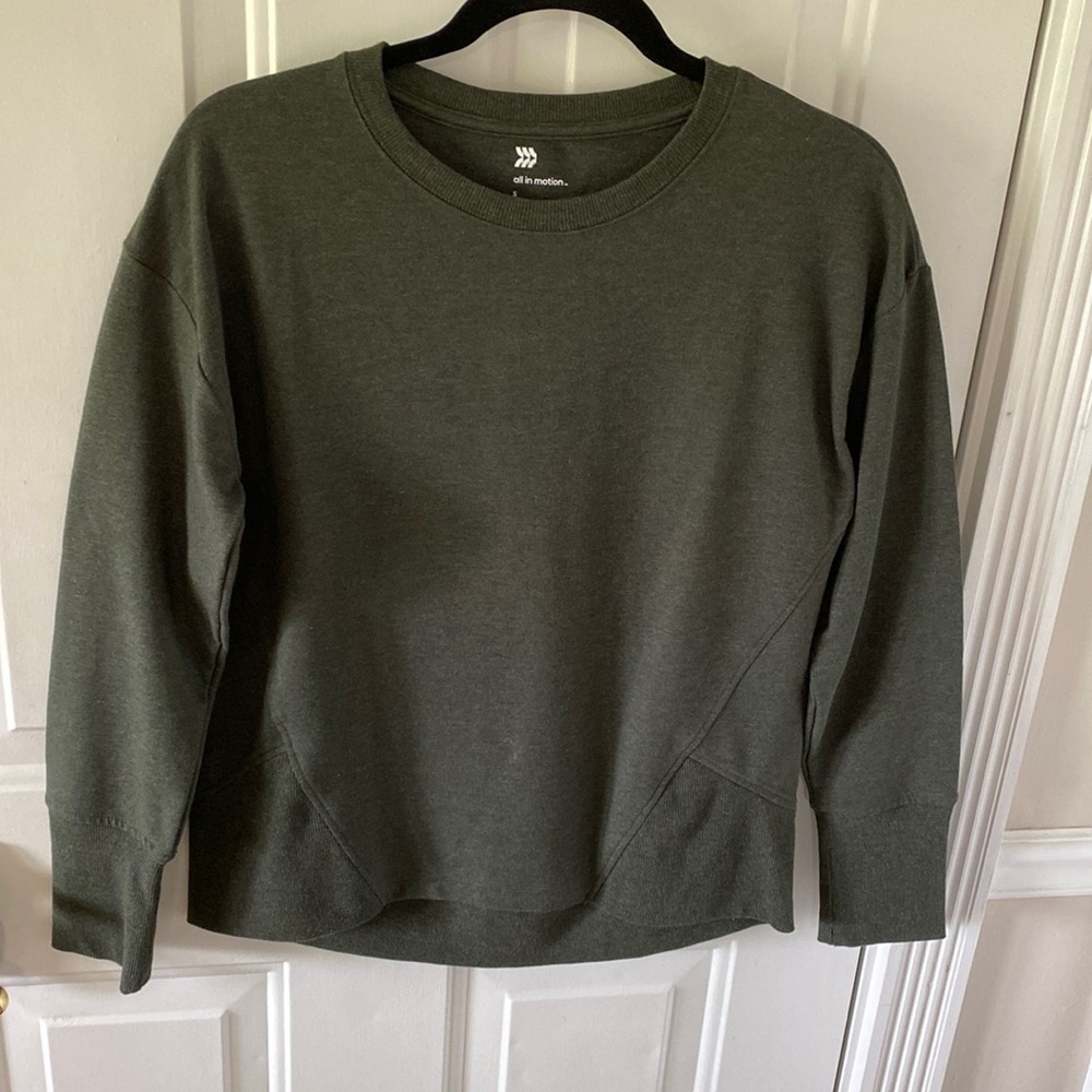 woman’s scoopneck green pullover